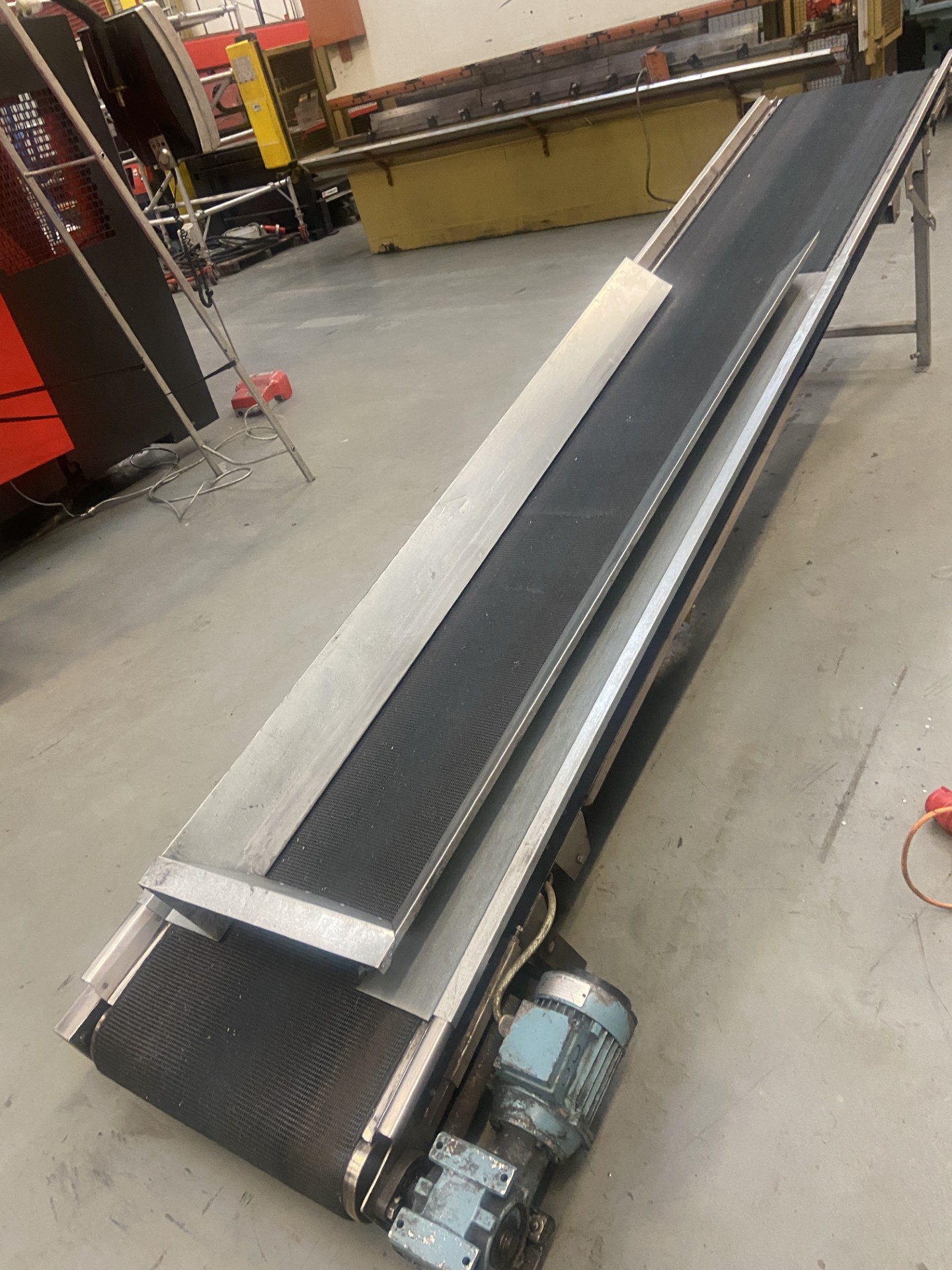 SCRAP CONVEYOR - Powell McNeil