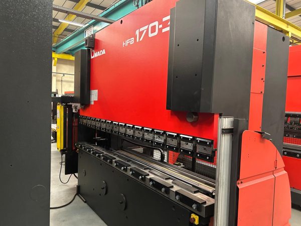 AMADA MULTI  AXIS CNC 170 TONS X 3100 HYDRAULIC DOWNSTROKING PRESS BRAKE - Image 2