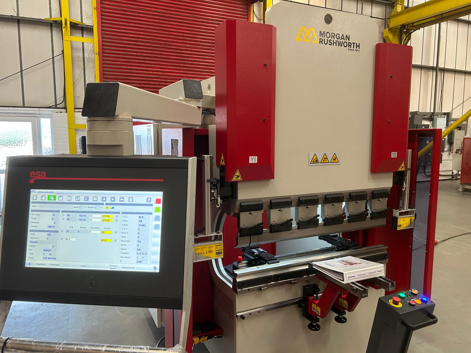 BAYKAL PBS 1250-40 HYDRAULIC DOWNSTROKING CNC PRESS BRAKE - Image 4