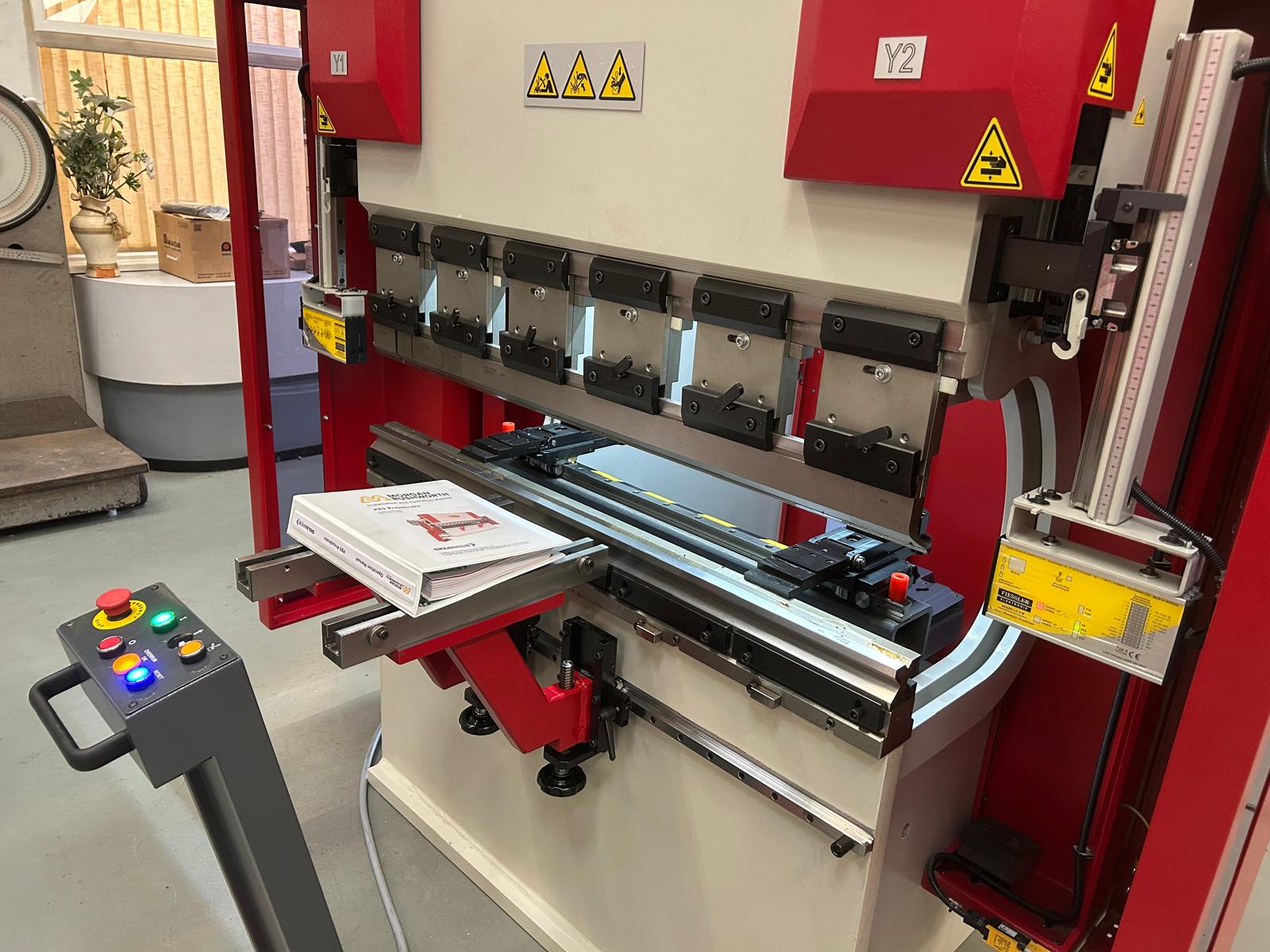 BAYKAL PBS 1250-40 HYDRAULIC DOWNSTROKING CNC PRESS BRAKE - Image 12