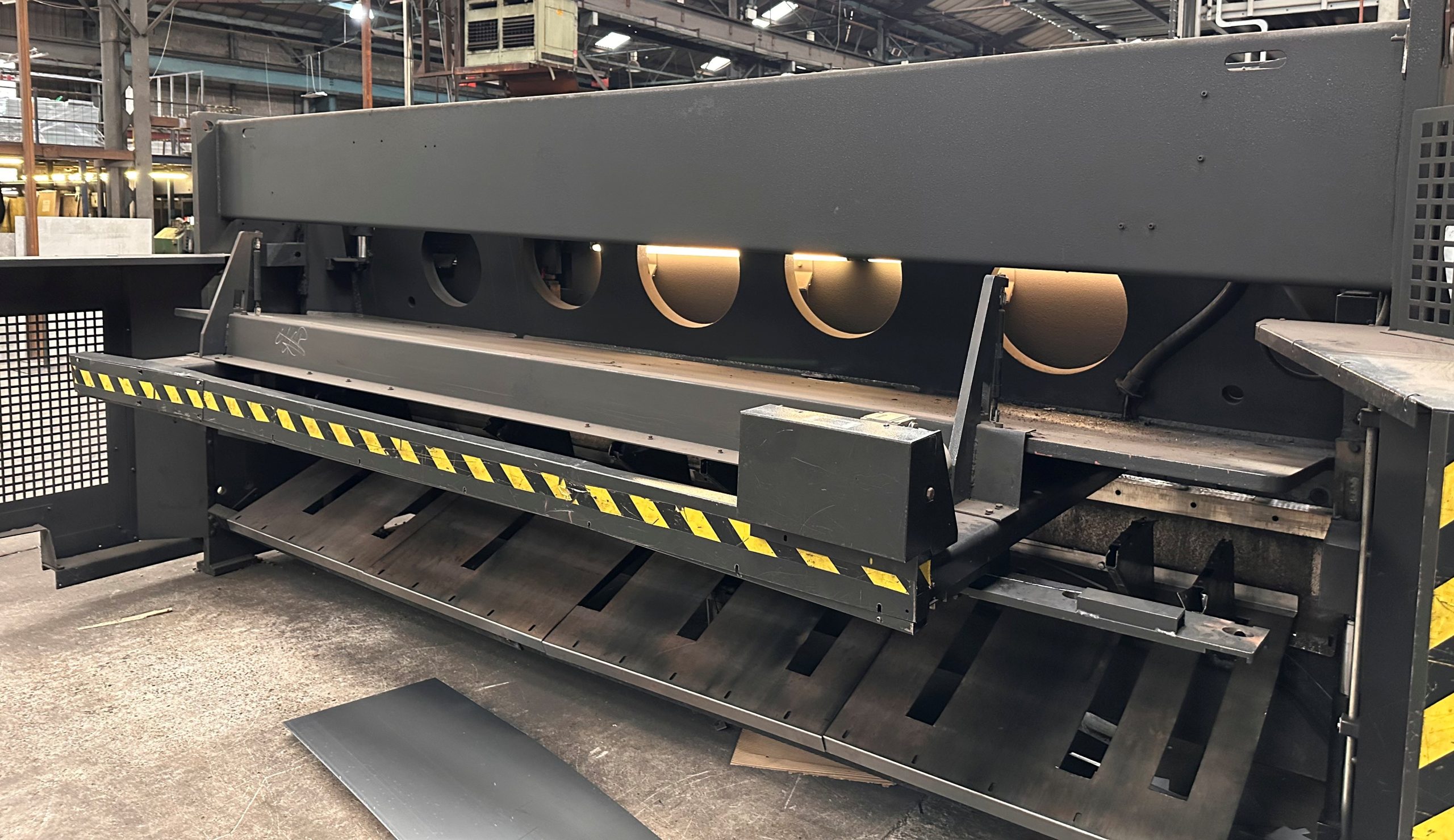 AMADA MODEL GS 11 840 8 mm x 4050 HYDRAULIC - Image 6