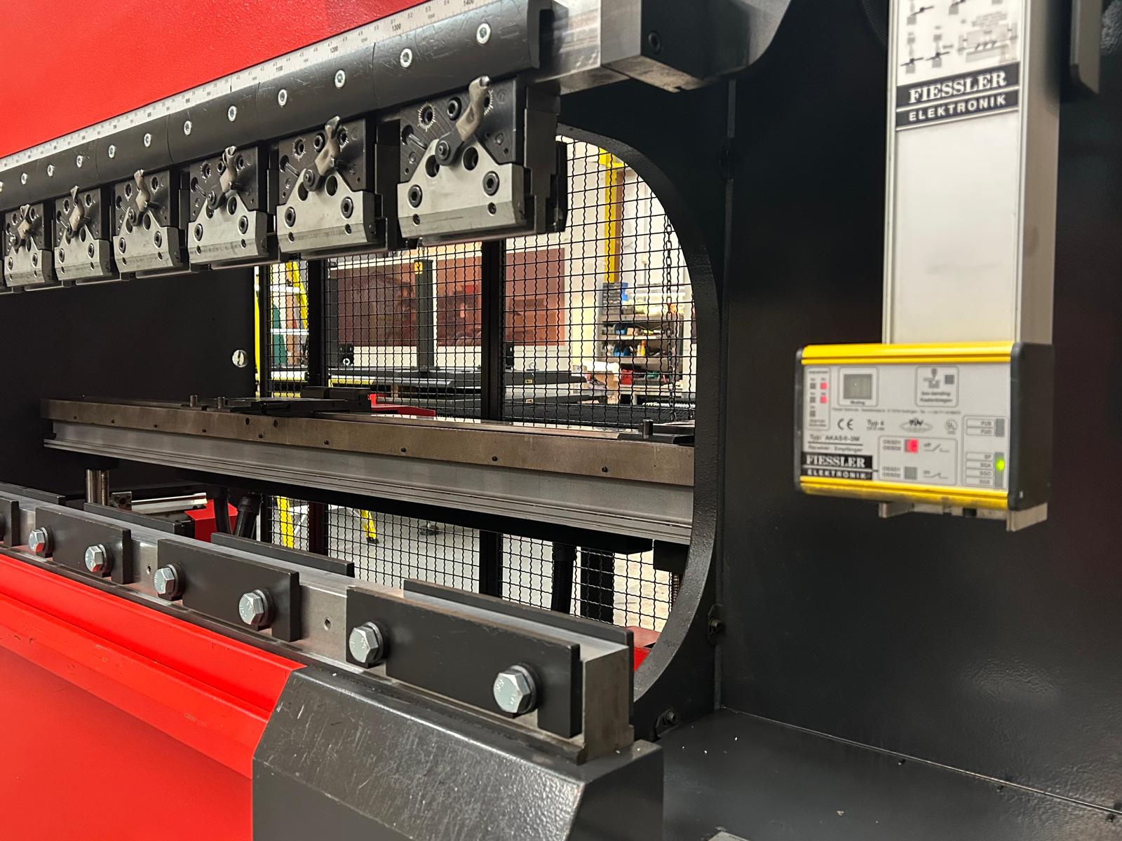 Amada HFE MK2 100  x 3000 , 8 axis Press Brake - Image 6