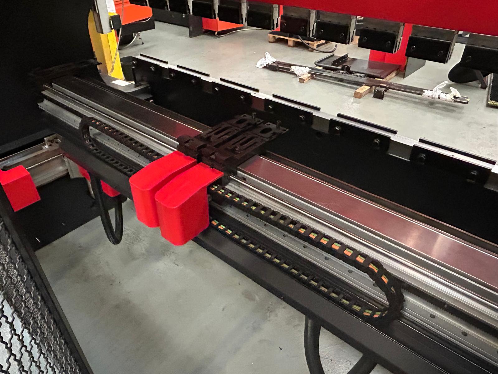 Amada HFE MK2 100  x 3000 , 8 axis Press Brake - Image 3